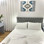 Square 3* Τίρανα