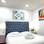 Square 3* Τίρανα