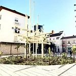 Square 地拉那