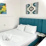 Square Hotel 3*