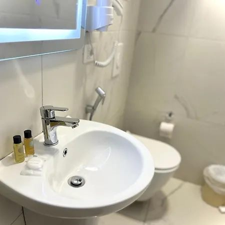 Hotel Square 3*
