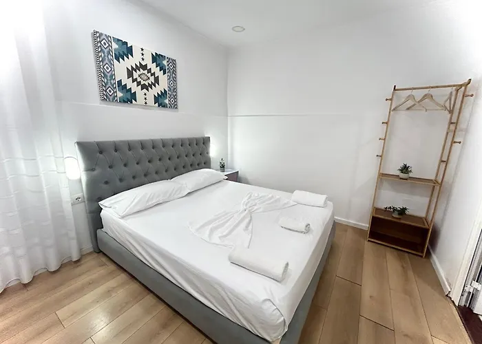 מלון Square טיראנה