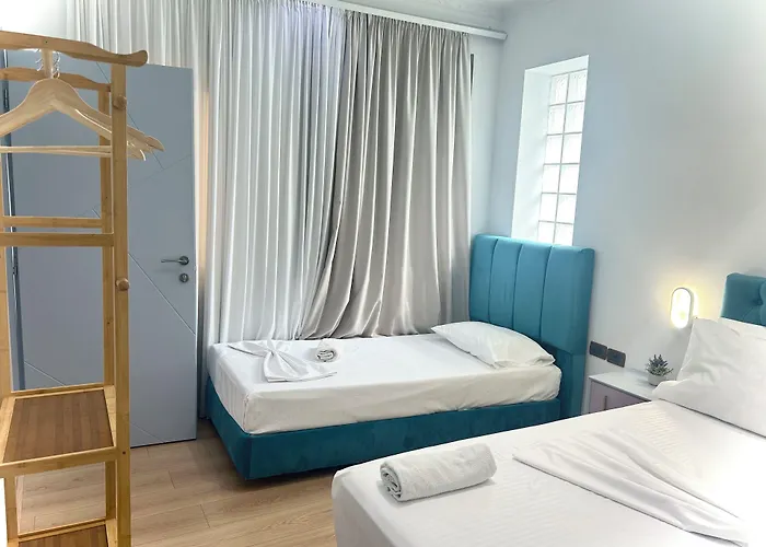 Square 3* טיראנה